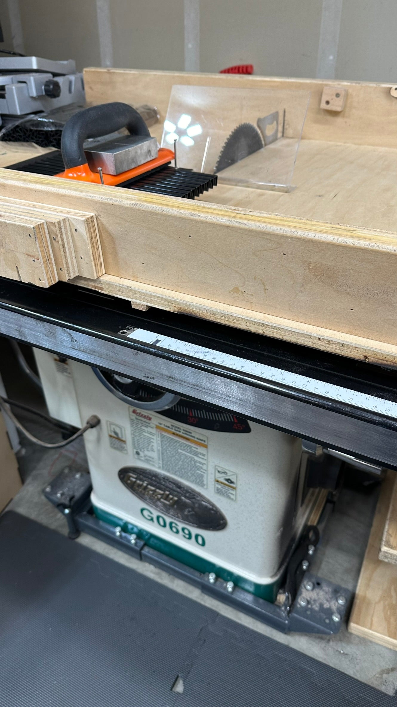 Table saw in the Kurblink shop